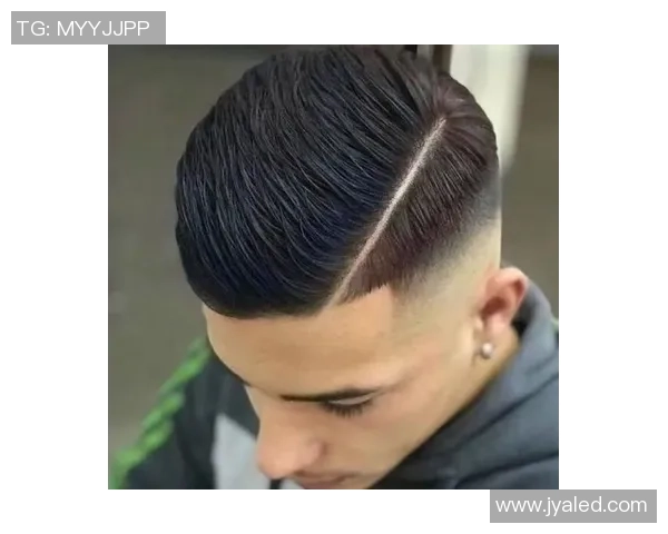 足球明星侧背发型的魅力与风格解析让你成为时尚潮流的引领者