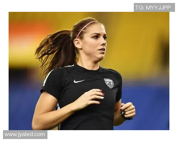 足球明星时尚穿搭大揭秘引领潮流的运动风格与个性魅力 足球明星时尚穿搭大揭秘引领潮流的运动风格与个性魅力